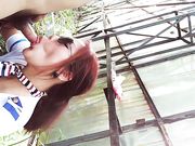 和漂亮空姐制服美女大白天在绿化带广告牌后面啪啪