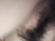 被两个大汉3P玩弄，多种姿势换着操被干的呻吟连连