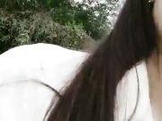 高颜值少妇和炮友驾车户外野战 口交扣逼后入猛操