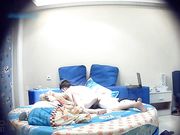 美女主动出击坐在上面操！