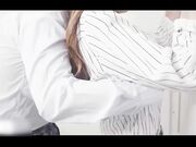 女贼偷东西被抓屋主用性私刑欲求不满第二天还想接着干