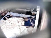 特色宾馆偷拍气质漂亮的长发美女被好久没见的男友扑倒,太激动没一会就射了,第二次各种操