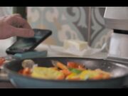 新交了女朋友让她来家里做客没想到她主动当起了女仆