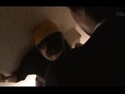 性欲旺盛的小伙子强暴了隔壁爱种花的美少妇