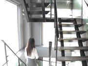 制服女人被民工大叔拉到小房子里强奸