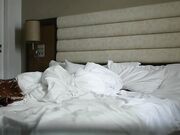 广东某科技大学情侣开房激情造爱美女呻吟声太诱惑了不停说好舒服干的啪啪响