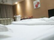 酒店公寓约炮大学生美女兼职卖肉妹子有点婴儿肥一对车大灯非常给力