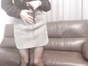 公司派小媛与老板交谈，以美色诱惑老板签约完成