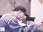 越狱逃犯悄悄潜入我家,半推半就的被他操到性高潮_