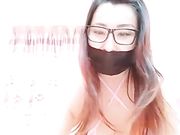 41歳眼镜熟女型妈妈和大长吊儿子直播玩乱伦啪啪 这妈妈呻吟的声音太骚了-1