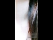 公园晨跑路边搭讪漂亮妹子 在树荫下野战不时有人路过非常刺激