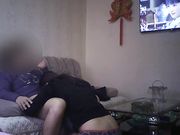 人妻杀手牛哥趁着情妇老公出差 沙发上爆操露脸丰满骚人妻