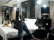 商务酒店憋了好久的情侣大学生开房造爱外表清纯活力小美女肤白身材好69激情互舔还穿上白丝-1