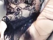 长相气质都很好的美女丝袜都快被自己撕烂完了表情相当狐媚淫荡