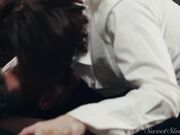 syre主人让他吃她淌下来的逼水