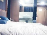 颜值绿裙外围妹子 喜欢慢慢探索坐身上调情 双腿肩上扛妹子忍住不叫