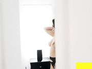 偷看姐姐换衣被发现结果竟然被姐姐逆推