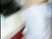 下班看见在做家务的老婆忍不住在厨房后人