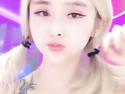 手机直播非常骚气的网红脸主播诱惑秀身材很不错花臂纹身很社会不要错过