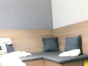 约炮长发妹子摸奶舔弄近距离特写抬腿抽插