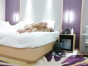 豹纹熟女舔弄调情硬了侧入抽插边操边揉奶子